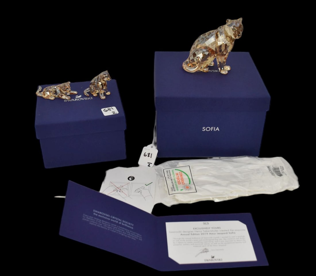 Swarovski Crystal, AMUR LEOPARD SOFIA & CUBS, 2019 SCS Figurines - Three 2019 Limited Edition (1 of 6)