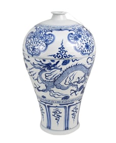 Large Chinese Blue & White Porcelain Meiping Vase Dragon Motif - A large porcelain Meiping "Plum"