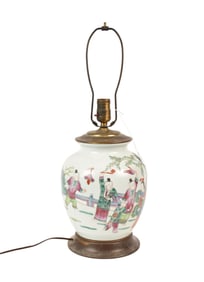 Chinese Famile Rose Figural Porcelain Jar, mounted as a lamp - A Chinese porcelain jar or vase,