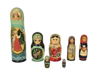 7 Russian Nesting Dolls (fine condition)