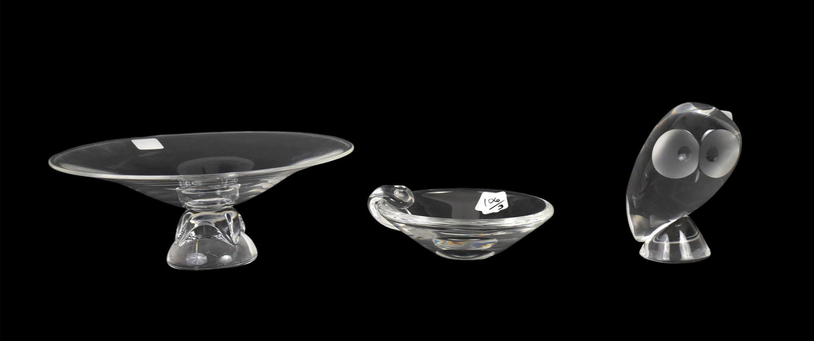 3 Steuben Pcs, 2 Bowls (4"H x 10 1/4"d largest) & Owl (5"H): 3 Steuben Pcs, 2 Bowls (4"H x 10 1/4"d largest) & Owl (5"H)
