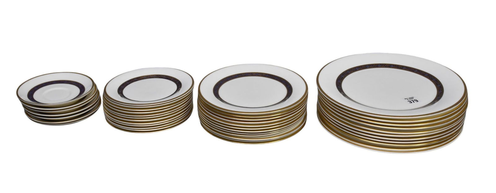 Royal Doulton Porcelain, Harlow Pattern, 11 Dinner Plates, 12 Salad Plates, 12 B & B Plates and 7: Royal Doulton Porcelain, Harlow Pattern, 11 Dinner Plates, 12 Salad Plates, 12 B & B Plates and 7 Saucers