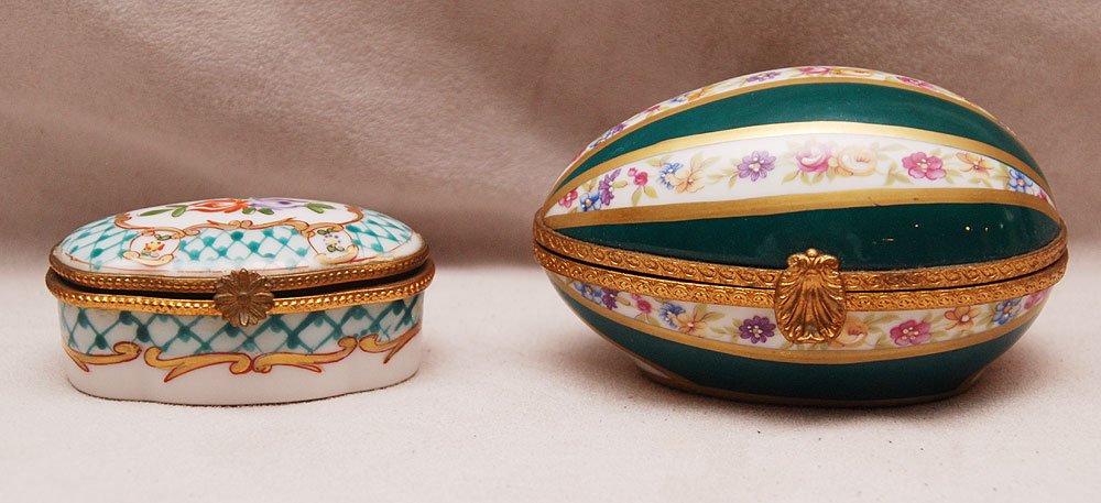 2 hinged miniature porcelain boxes, "Made In France: 2 hinged miniature porcelain boxes, "Made In France, Dubarry Pina Main" 2 1/2"h x 3 3/4"w AND "Porcelain Vincennes France" 1 1/8"h x 2 3/4"w