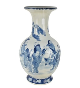 Large Chinese Blue & White Porcelain Vase - A very large porcelain vase with a bulbous body, a