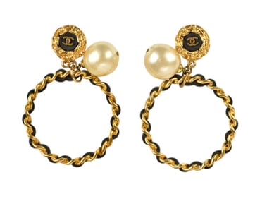 Chanel Vintage Woven Leather Chain Earrings. Good condition does have some scratches on pearls.