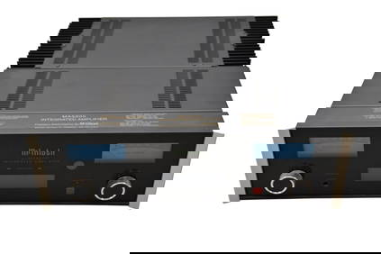 McIntosh MA5200 Integrated Amplifier - A McIntosh MA5200 2-Channel Solid State Integrated Amplifier. (1 of 4)