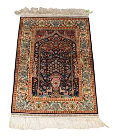 Small Silk (tight Weave)  Oriental Prayer Rug / Carpet.   2 x 3 feet