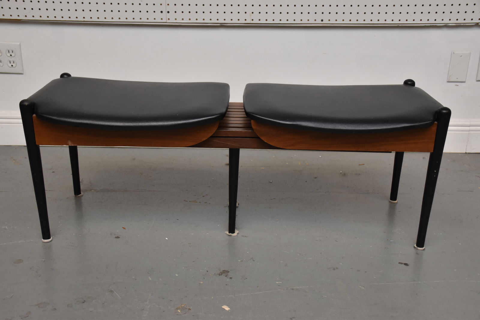 Mid-Century modern Bench, 6 Wood Tapered Legs with Slated Top, Attr. Arthur Umanoff (1 of 10)