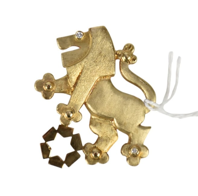 14K Yellow Gold Lion of Judah Pendant Brooch. Lion has a diamond eye. 1.75" x 1.5" wt. 15 grams: 14K Yellow Gold Lion of Judah Pendant Brooch. Lion has a diamond eye. 1.75" x 1.5" wt. 15 grams