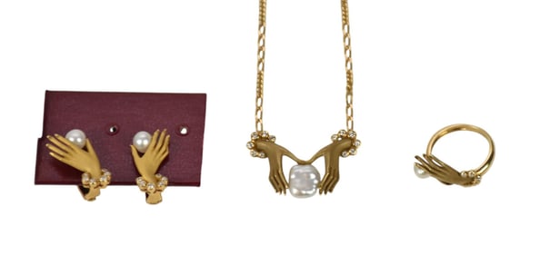 18K Yellow Gold Carrera y Carrera "Las Manos" Collection. 18k yellow gold with pearls & diamonds.
