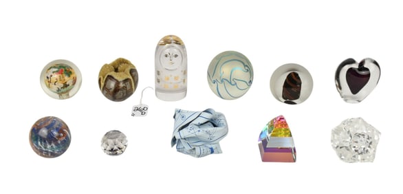 Collection of Assorted Paperweights & Articles - A grouping of eleven assorted articles, mostly