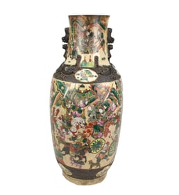 Chinese Nankin Porcelain Vase with Battle Scene - A Chinese crackle glazed vase with polychrome