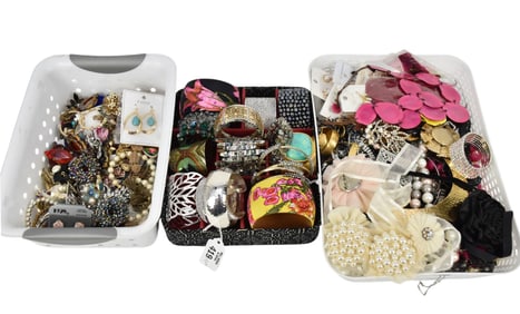 Large Costume Jewelry Lot. Bracelets, Necklaces and Earrings.