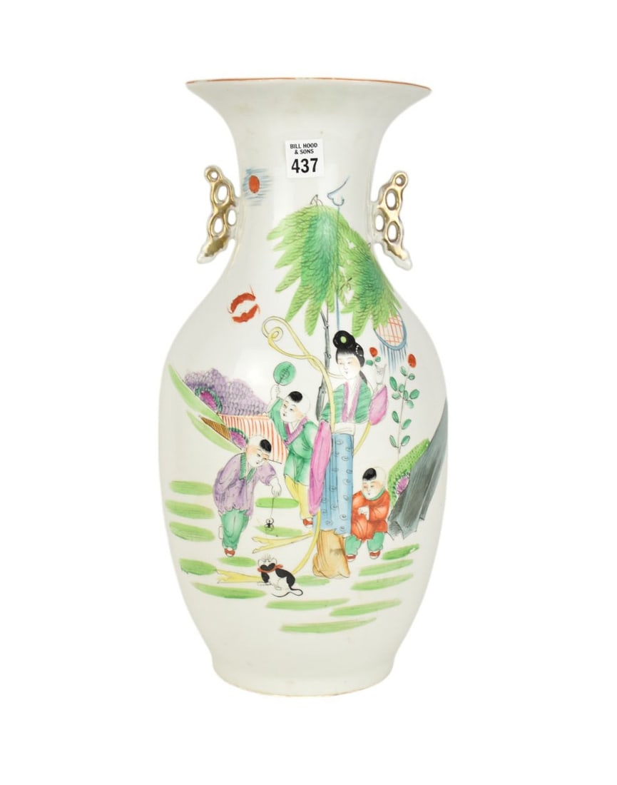 Chinese Porcelain Vase, Figures & Chopmarks, 17"H: Chinese Porcelain Vase, Figures & Chopmarks, 17"H
