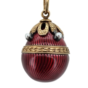 Vintage Rose Gold Diamond Enamel Pearl Easter Egg Pendant. Enamel decorated with round Pearls. Total