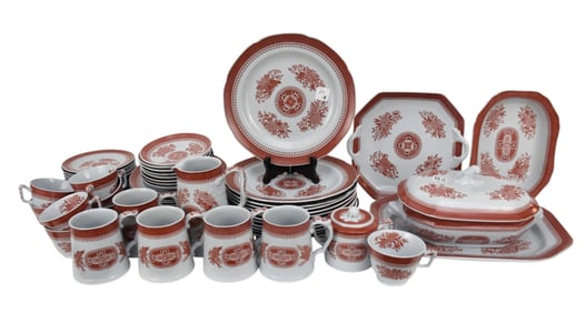 Spode China Service, Fitzhugh Red w88B, 12 Dinner Plates, 12 Salad Plates, 9 Saucers, 8 Teacups, 5
