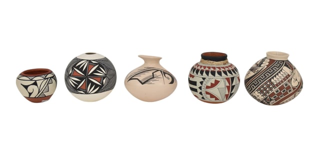 Group Polychrome Mata Ortiz and Pueblo Decorated Pottery - A collection of five pieces of Mata
