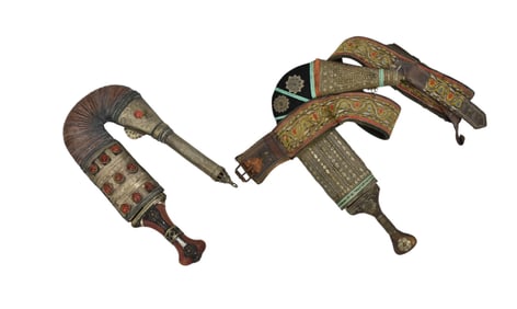 Two Antique Yemeni Jambiya Daggers - Yemen. Two antique Islamic short blade curved daggers with a