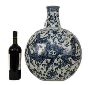 Large Chinese Blue & White Bottle Vase - A large Chinese porcelain vase, rounded body with a narrow