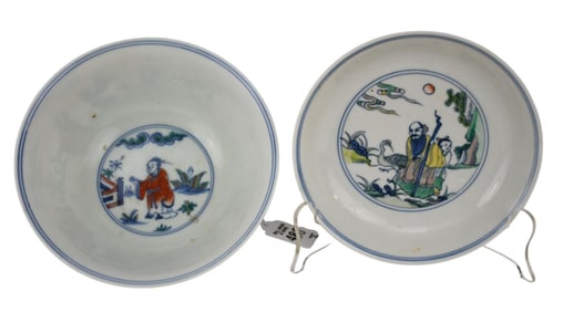 Chinese Doucai Porcelain Bowl & Dish, Figural Motifs - Two doucai decorated Chinese porcelain