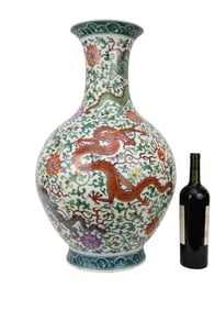 Very Large Chinese Doucai Porcelain Vase, Dragon Motif, Yongzheng Mark - A very large porcelain vase