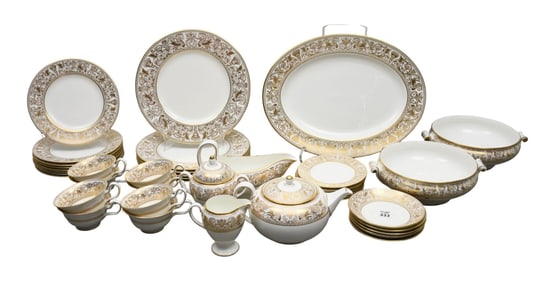 Wedgwood Porcelain Incomplete Set, Florentine Pattern, 6 Dinner Plates (10 3/4"dia), 8 Salad Plates