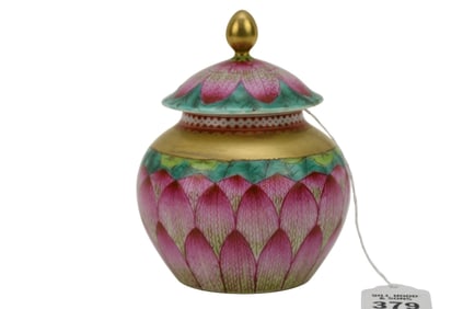 Chinese Porcelain Covered Lotus Jar, Qianlong Marked - A small porcelain jar with bulbous body, a