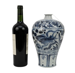 Chinese Blue & White Porcelain Meiping Vase, Fish Motif - A meiping, or "plum" vase with a bulging