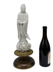 Antique Blanc De Chine Figure of Guanyin - A Chinese blanc de Chine glazed porcelain figure of a