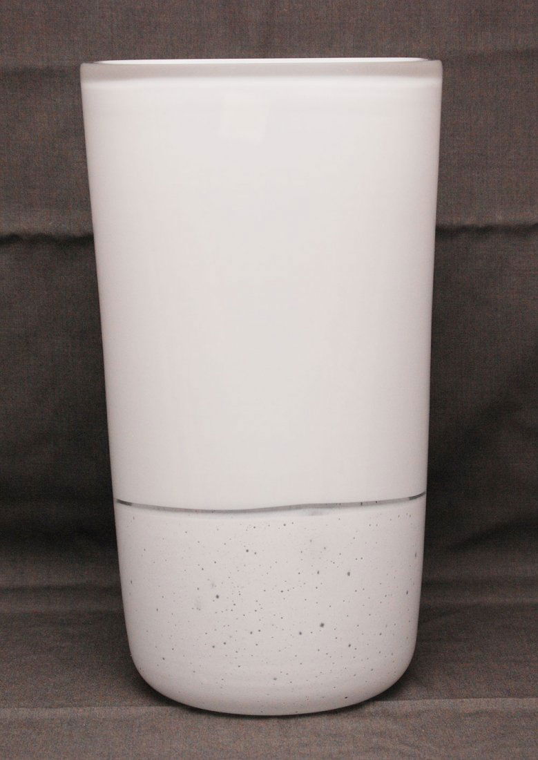 Modern srt glass vase, signed Oggetti label, 15 1/2"h x: Modern srt glass vase, signed Oggetti label, 15 1/2"h x 8" w