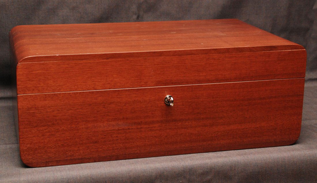 Collector's champagne bottle in case, L. Exclusive, Rui: Collector's champagne bottle in case, L. Exclusive, Ruinart, 1888/14000