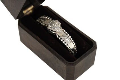 14K White Gold Hidden Watch. Wt. 23 grams need service. 6" inner circumference