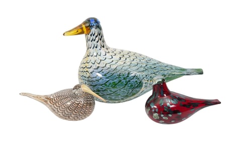 3 Pieces of Littala Art Glass.  Large Martin Goose designed by Finnish artist Oiva Toikka, 16 x 10