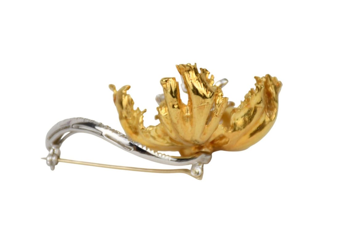 18K Yellow Gold Diamond Brooch. 2" x 1.5" wt. 22.3 grams Center Diamond .33 Si I-II - 3