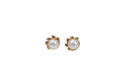 Tiffany & Co Paloma Picasso 18K Yellow Gold Olive Leaf Pearl Stud Earrings. 1/2" wt. 56 grams