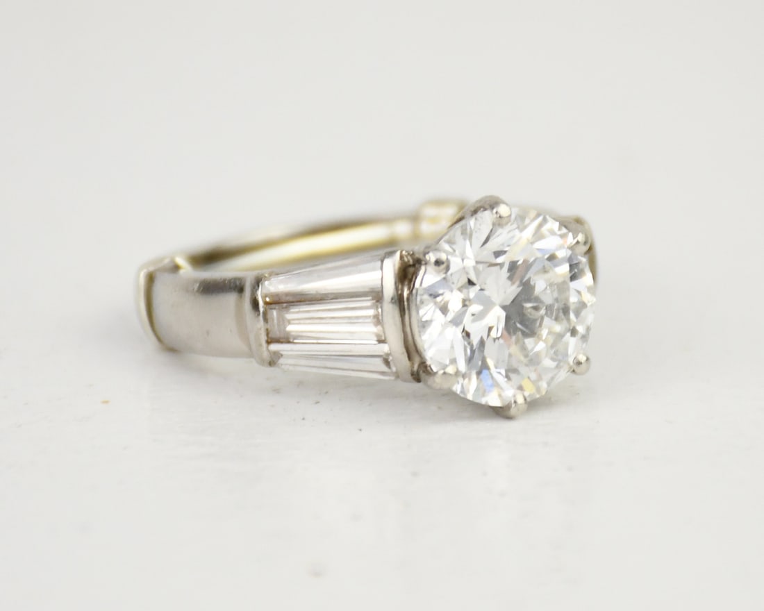 Lady's Round Shape Diamond Engagement Platinum Ring Size 8 with sizer. 4.35 carat round diamond: Lady's Round Shape Diamond Engagement Platinum Ring Size 8 with sizer. 4.35 carat round diamond SI-I G/H with 6 baguette diamond accents.