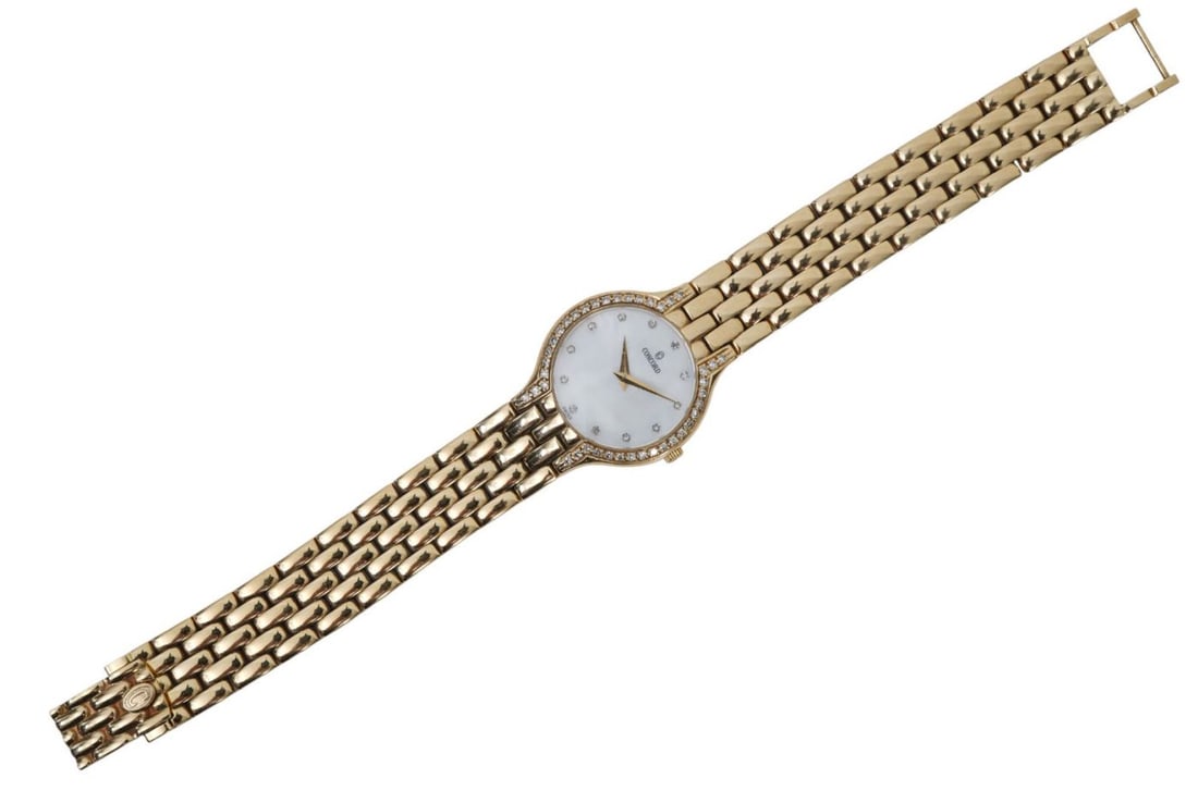 14K Yellow Gold Concord Ladies Watch. Concord "Les Palais" watch with Mother of pearl diamond dial: 14K Yellow Gold Concord Ladies Watch. Concord "Les Palais" watch with Mother of pearl diamond dial and diamond bezel. 7", 26mm, wt. 53 grams. Working