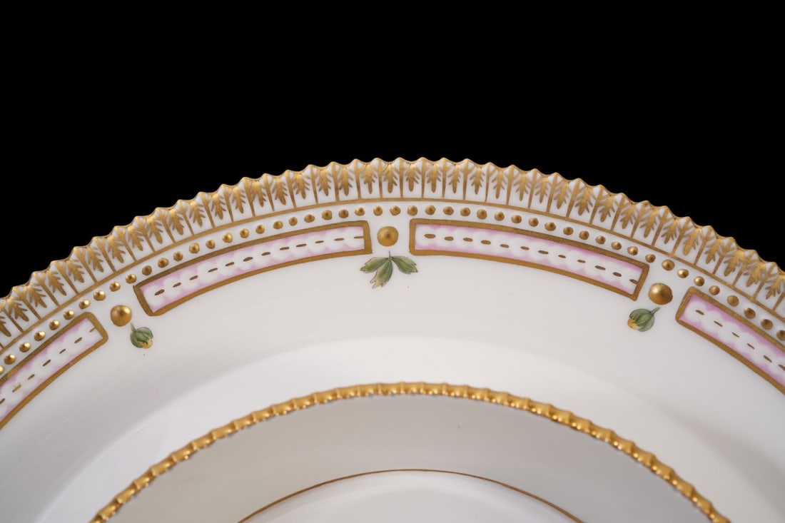 Royal Copenhagen 'Flora Danica' Ice Dome & Stand - Denmark, mid-20th century. Elaborately Pierced - 12