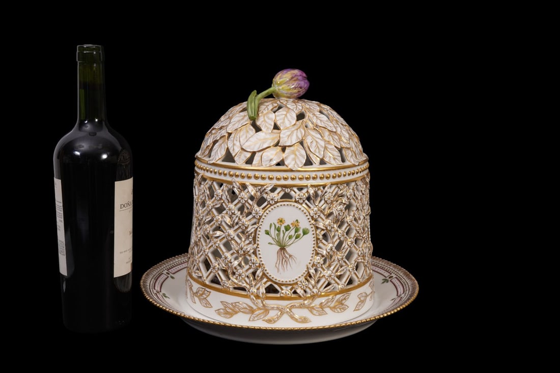 Royal Copenhagen 'Flora Danica' Ice Dome & Stand - Denmark, mid-20th century. Elaborately Pierced - 2