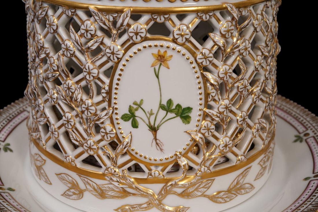 Royal Copenhagen 'Flora Danica' Ice Dome & Stand - Denmark, mid-20th century. Elaborately Pierced - 6