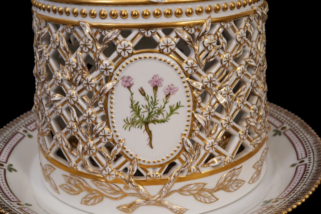 Royal Copenhagen 'Flora Danica' Ice Dome & Stand - Denmark, mid-20th century. Elaborately Pierced - 7