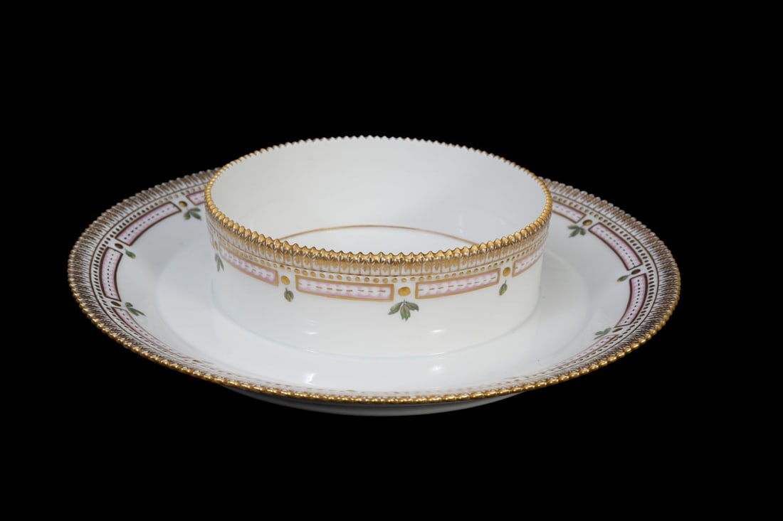 Royal Copenhagen 'Flora Danica' Ice Dome & Stand - Denmark, mid-20th century. Elaborately Pierced - 9