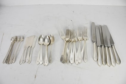 Tiffany Sterling Silver Flatware Set, incl; Queen Anne??Faneuil ?? Pattern, incl; 6 Dinner Knives (9