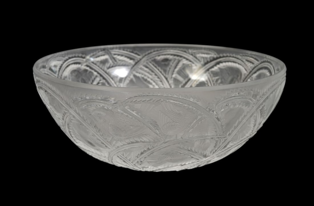 Lalique Crystal "Pinson" Finches Bowl - France, 20th century. Frosted clear crystal round bowl in: Lalique Crystal "Pinson" Finches Bowl - France, 20th century. Frosted clear crystal round bowl in the 'Pinson' pattern with finches birds and leaves motifs. Marked with etched signature 'Lalique Franc