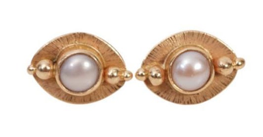14K Yellow Gold Pearl Earrings. 5/8" wt. 3 grams: 14K Yellow Gold Pearl Earrings. 5/8" wt. 3 grams