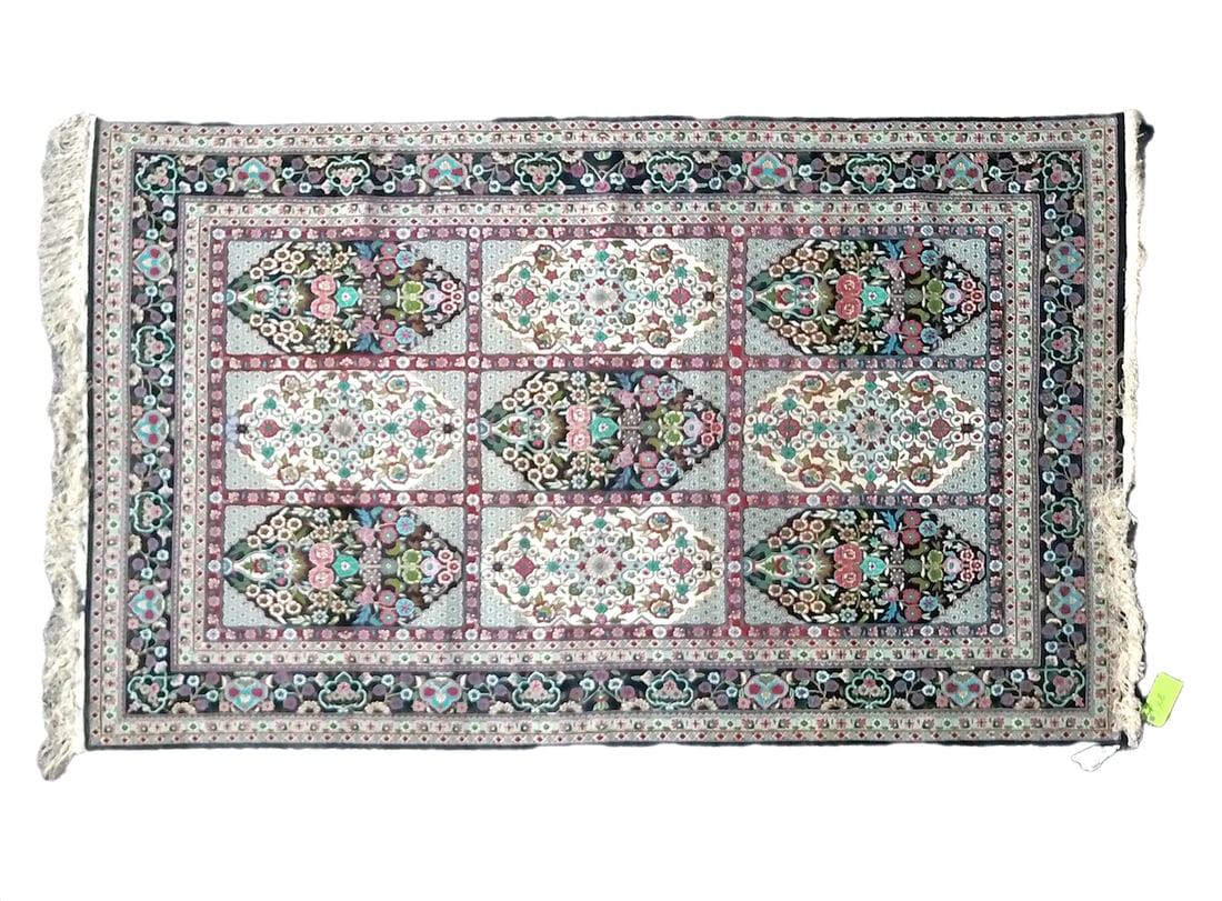 Small Silk geometric pattern Oriental Carpet / Rug. 5 x 8 feet: Small Silk geometric pattern Oriental Carpet / Rug. 5 x 8 feet