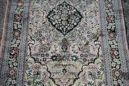 Small Silk Oreintal Carpet / Rug. 3 x 5 inches