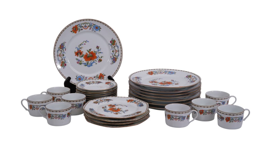 Limoges Porcelain, Ceralene A. Raynaud et Cie "Vieux Chine" Pattern, incl; 8 Dinner Plates (10 (1 of 7)