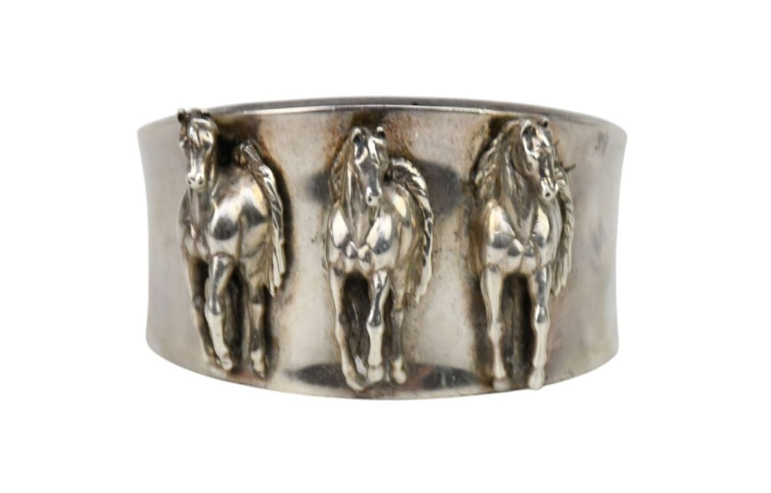 Carol Felley Sterling Silver Horse Cuff Bracelet. Inner circumference 6" with 1" opening wt. 62: Carol Felley Sterling Silver Horse Cuff Bracelet. Inner circumference 6" with 1" opening wt. 62 grams