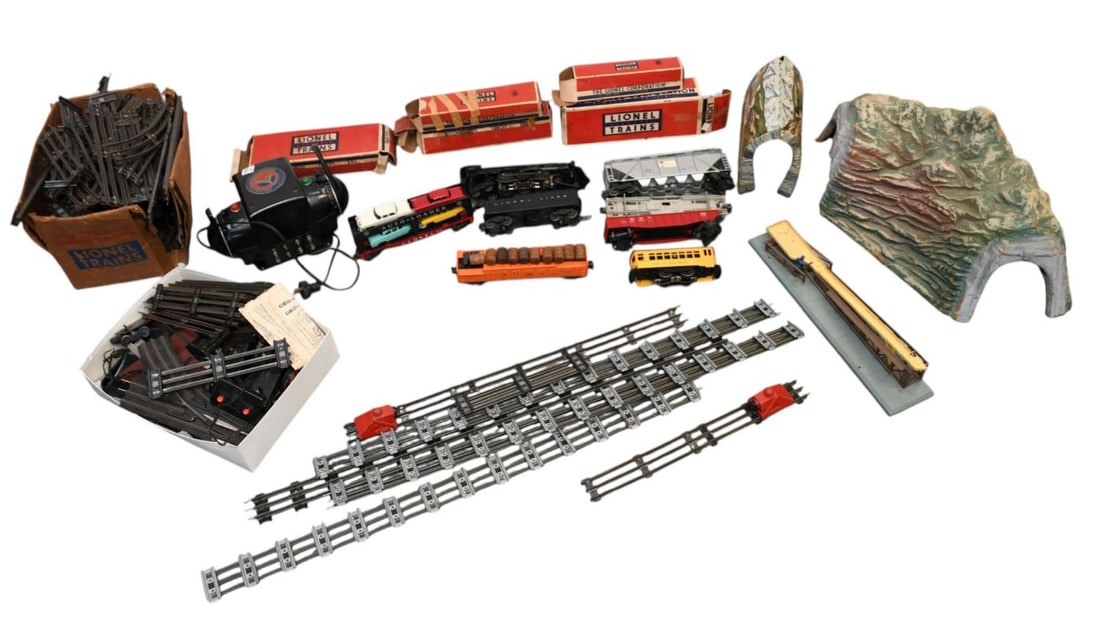 Vintage Lionel O scale Train set, Engine, cars, (Some with original boxes) tracks, mountain, Tin (1 of 9)